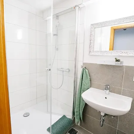 אורחן Loewen Frickenhausen (Baden-Wurttemberg)